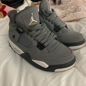 Cool grey 4’s 4y